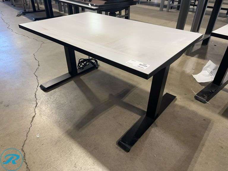Electric Adjustable Height Desk, 46" x 29"