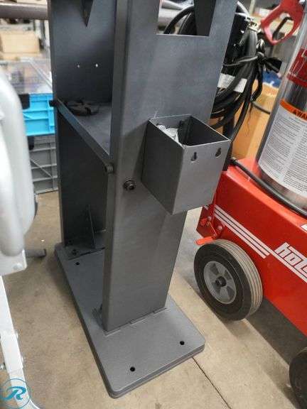 Manual Arbor Press on Heavy Steel Base - Roller Auctions