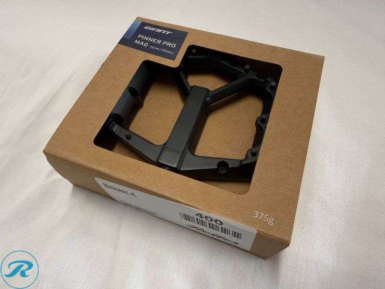 Giant Pinner Pro Mag Flat Pedals - Roller Auctions