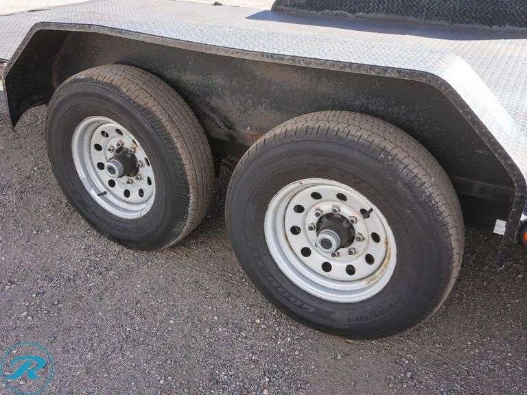 2015 Load Trail TLT18 T/A Tilt Deck Equipment Trailer - Roller Auctions