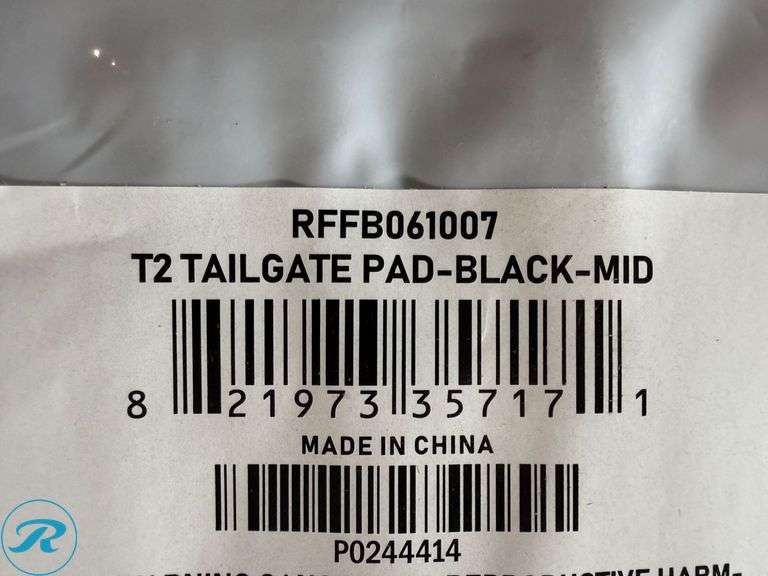 (2) Race Face T2 Tailgate Pad, Mid Size - Roller Auctions