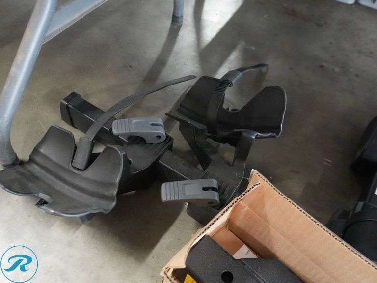 Thule Double Track Pro XT 2-Bike Rack with Hitch Extender - Roller Auctions