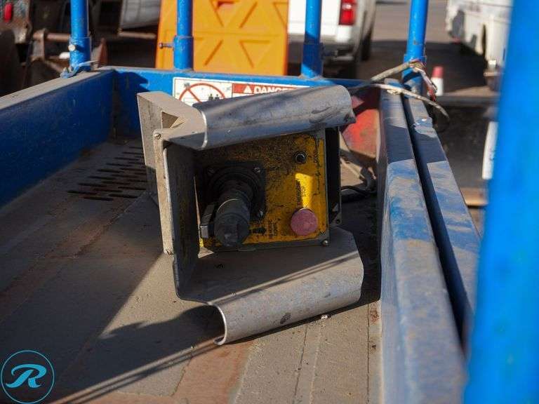 Upright MX19 Electric Scissor Lift, 18' Lift Height, Not Running - Roller Auctions