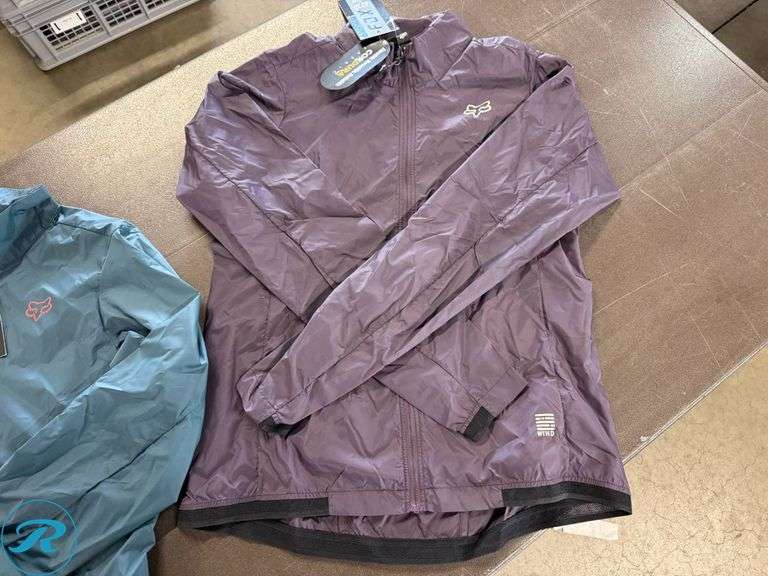(2) Fox Defend Women’s Wind Jackets, Size M - Roller Auctions