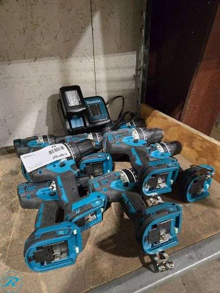 (8) Makita XPH12 18V Drills With Battery and Charger