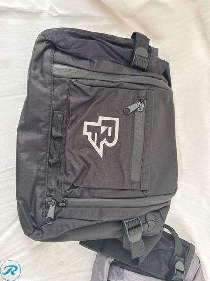 (2)Race Face Stash 3L Hip Bags and (2)Stash Quick Rip Hip Bags, Charcoal and Stealth, OS - Roller Auctions