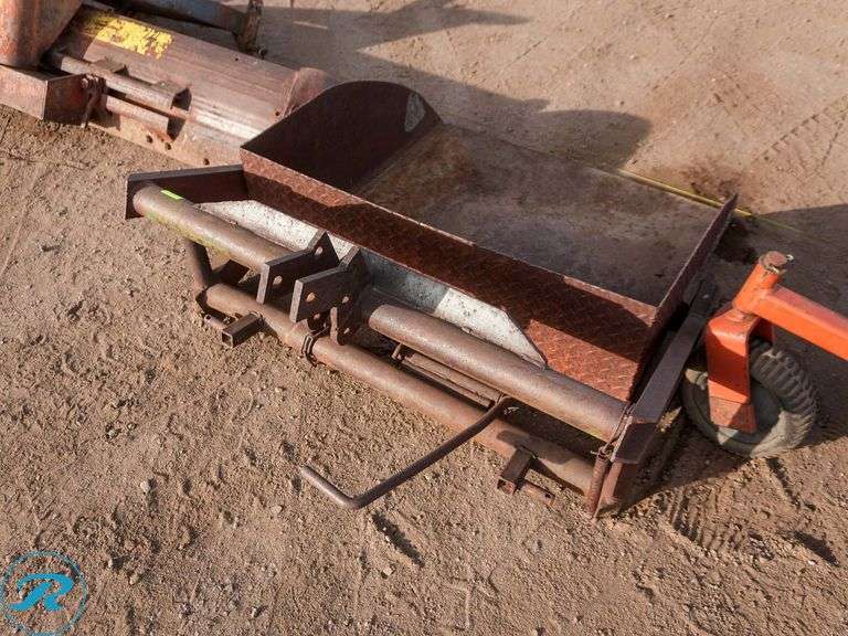 3-Point Scoop Bucket Attachment - Roller Auctions