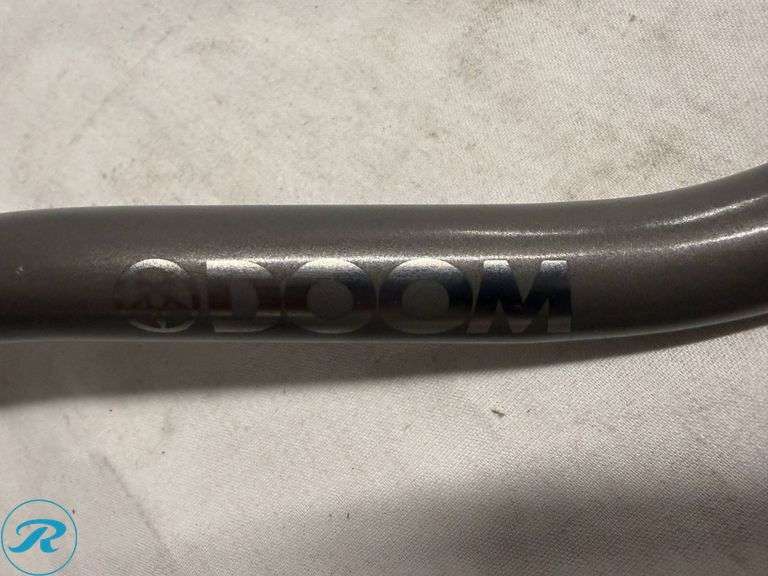 (2) Zoom Bicycle Handlebars - Roller Auctions