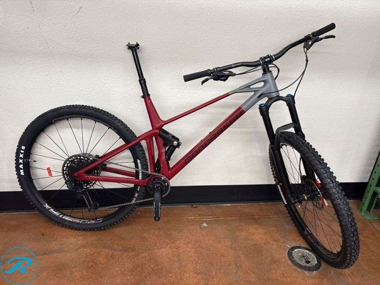 Mondraker Raze R Mountain Bicycle with Fox Suspension, SRAM Components, Seat, and 29" Tire, Size XL (Needs Pedals)