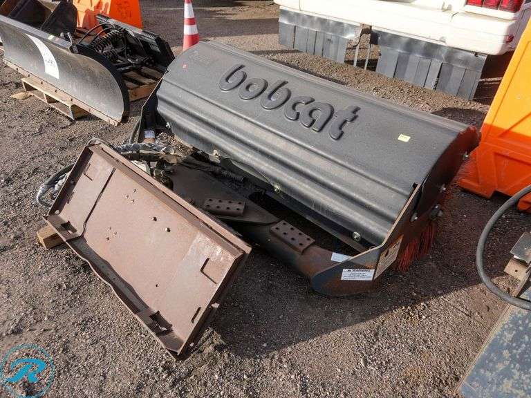 Bobcat Hydraulic 72" Angle Broom Attachment To Fit Skid Steer Loader