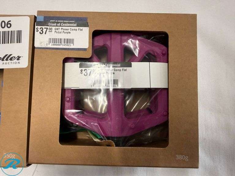 (2) Giant Pinner Comp Flat Pedal Sets - Roller Auctions