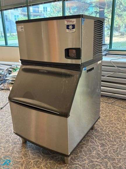 Manitowoc Model IY0304A-161 Ice Machine with Model B400 Ice Bin, Air Cooled
