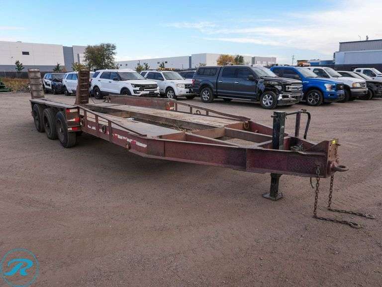 2000  Belshe  Tri-Axle Equipment Trailer - Roller Auctions