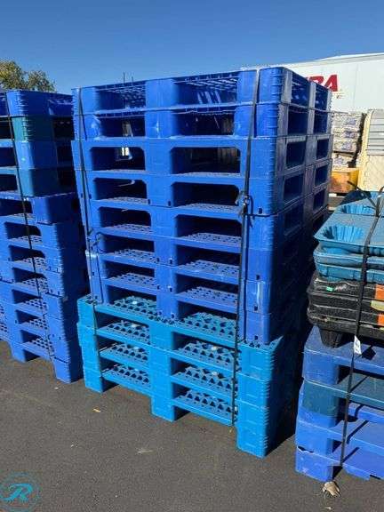 Stackable Pallet Blue (2) Stacks of Blue Plastic Stackable Pallets - Roller Auctions