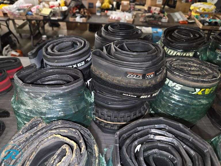 (16) Bicycle Tires, Includes Schwalbe, Geax, and Minion - Roller Auctions