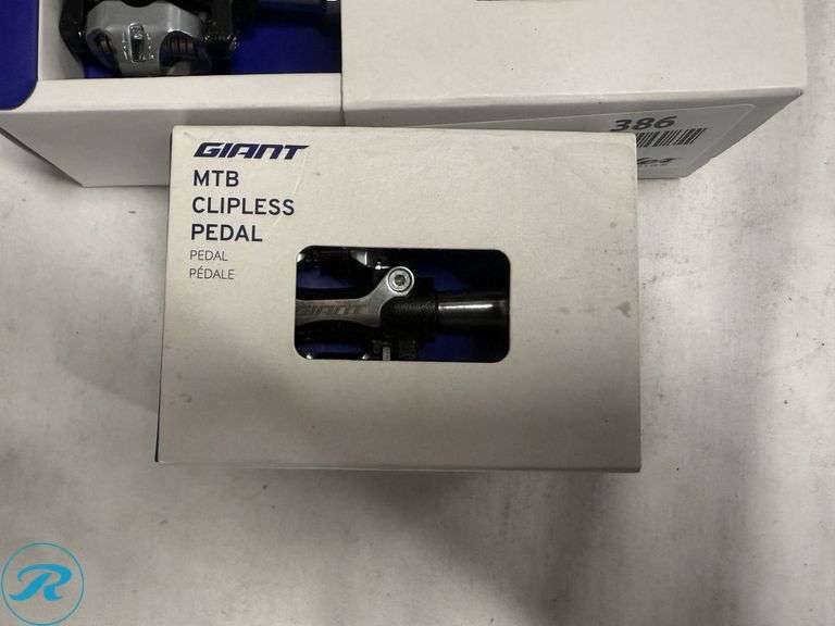 (2) Giant XC Pro Clipless MTB Pedal Sets - Roller Auctions
