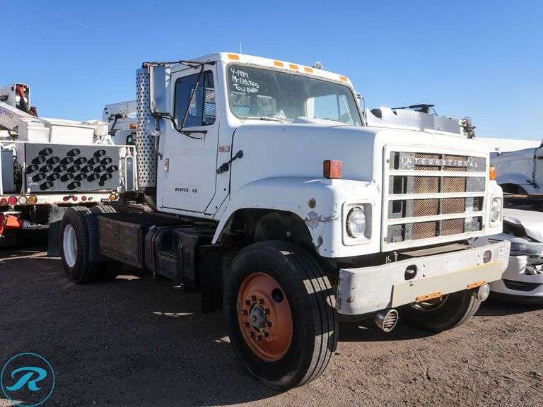 1984  International  2575  S/A  Truck Tractor - Roller Auctions