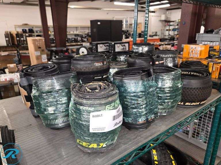 (16) Bicycle Tires, Includes Schwalbe, Geax, and Minion - Roller Auctions