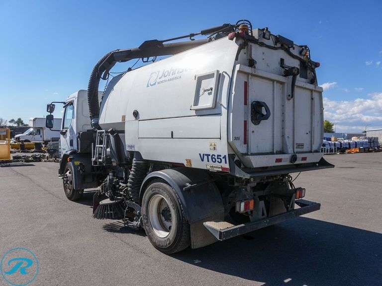 2017 Peterbilt VT651 Street Sweeper - Roller Auctions