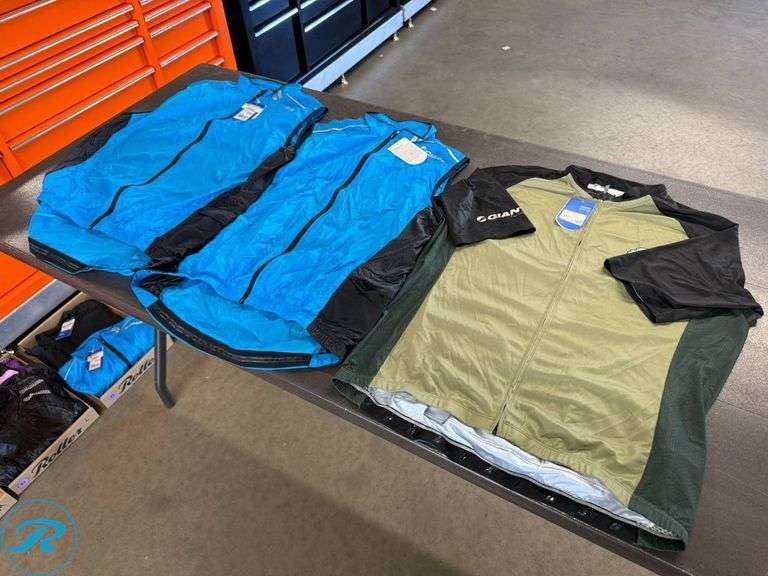 Giant Cycling Men’s Apparel: Race Day Jersey (XL/2XL) and (2) Superlight Wind Vests, Size L and XL - Roller Auctions