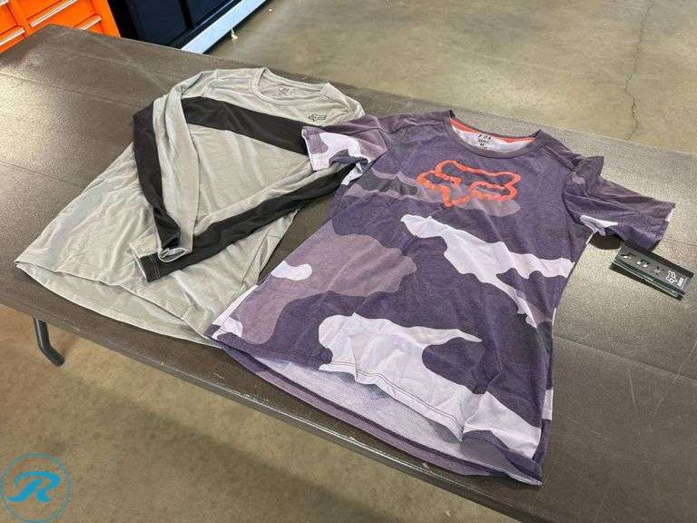 (2) Women’s Cycling Jerseys, Size M - Roller Auctions