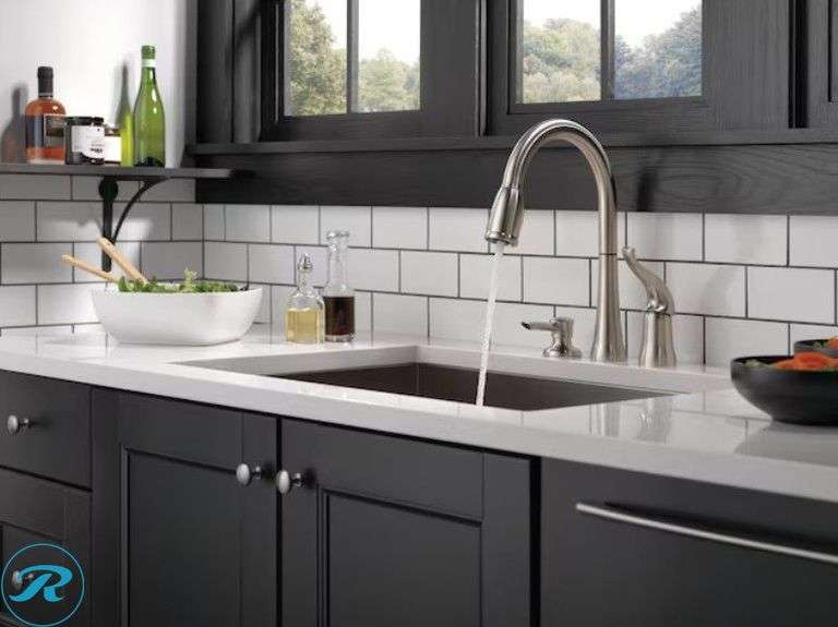 (1) Delta Kate Stainless Single Handle Deck-mount Pull-down Kitchen Faucet with Sprayer (Includes Soap Dispenser) - Roller Auctions