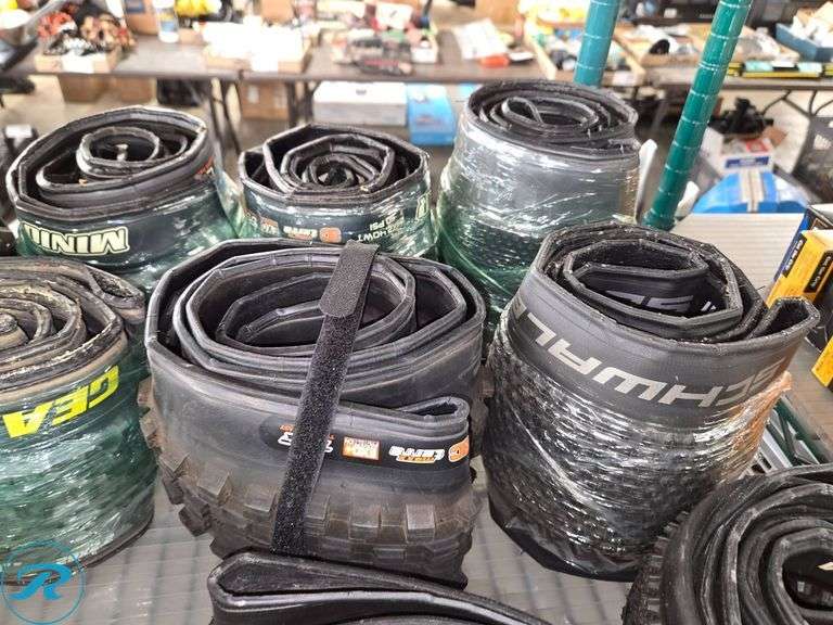 (16) Bicycle Tires, Includes Schwalbe, Geax, and Minion - Roller Auctions