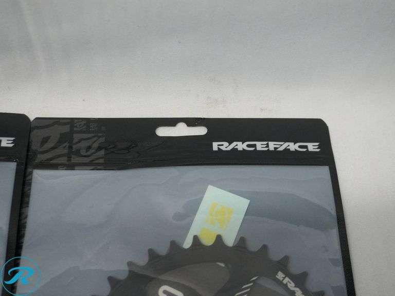 (2) RaceFace Oval Cinch Chainrings, 30T and 34T - Roller Auctions