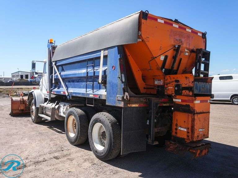 2002 Freightliner FLD120SD T/A Dump Truck - Roller Auctions