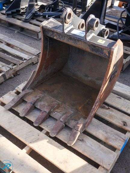 Takeuchi 24" Bucket To Fit Mini Excavator - Roller Auctions