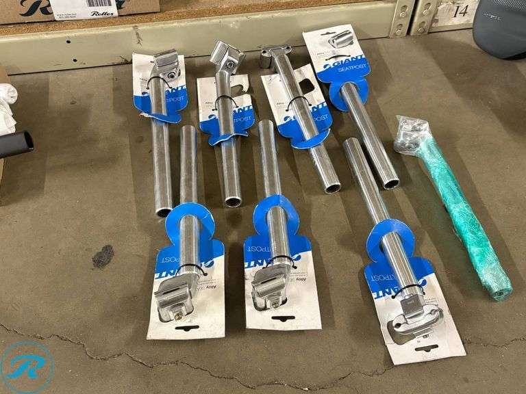 Tray of Giant SP243 Alloy Seatposts, 26.4x300mm, Silver - Roller Auctions