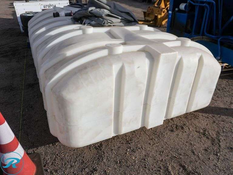 1250 Gallon Fiberglass Water Holding Tank w/ Tarp - Roller Auctions