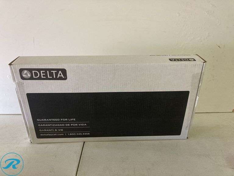 (1) New Delta Nicoli Black Single Handle Deck-mount Pull-down Kitchen Faucet with Sprayer (Includes Deck Plate) - Roller Auctions