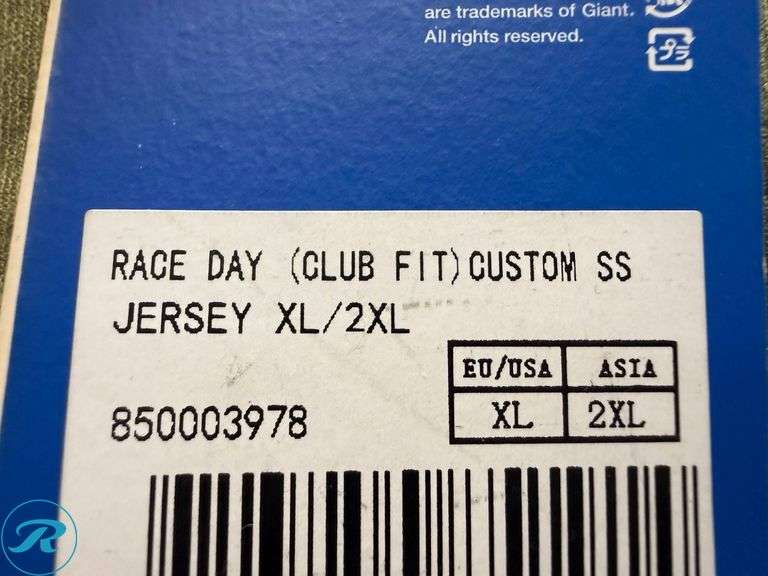 Giant Cycling Men’s Apparel: Race Day Jersey (XL/2XL) and (2) Superlight Wind Vests, Size L and XL - Roller Auctions