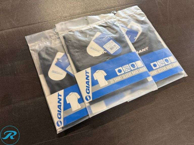 (3) Giant 3D Short Sleeve Men’s Base Layers, Size S - Roller Auctions