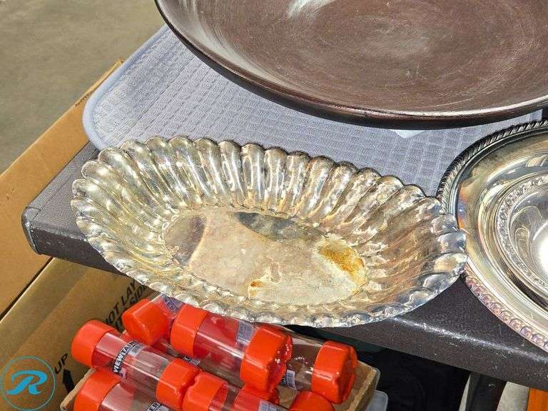 Decorative Platters and Bowls - Roller Auctions