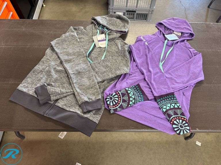 (2) Liv Izzy Women’s Hoodies, Size M - Roller Auctions
