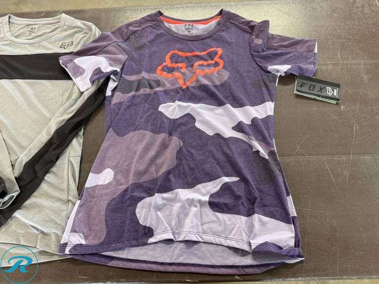 (2) Women’s Cycling Jerseys, Size M - Roller Auctions