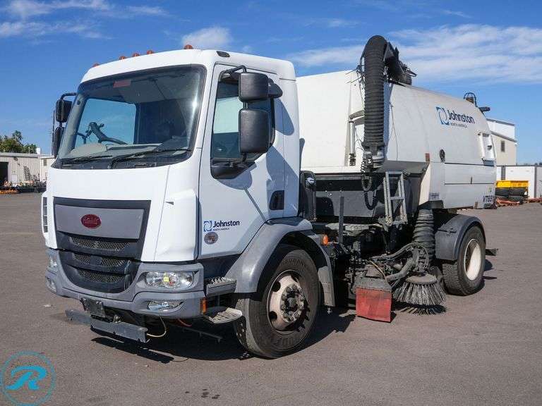 2017 Peterbilt VT651 Street Sweeper - Roller Auctions