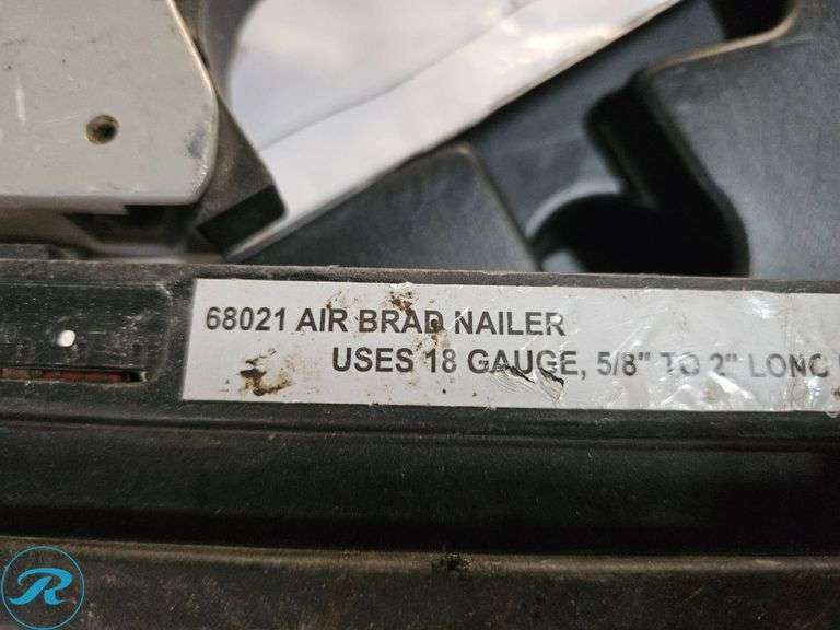 Central Pneumatic 68021 Air Brad Nailer and Pierce PAC-15 Finish Nailer ...