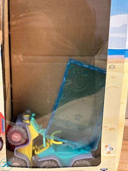 Bluey: Friends and Family Beach Set- Used; Bluey: My Size Shopping Set- Used/ Missing Milk - Roller Auctions