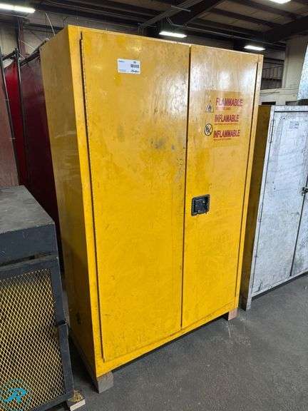 Condor 42X501A Safety Storage Cabinet for Flammable Liquids, 45-Gallon Capacity