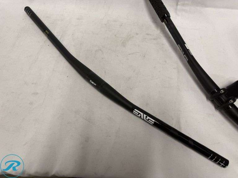 (2) ENVE M6 Carbon Mountain Bike Handlebars One With Stem and Grips - Roller Auctions