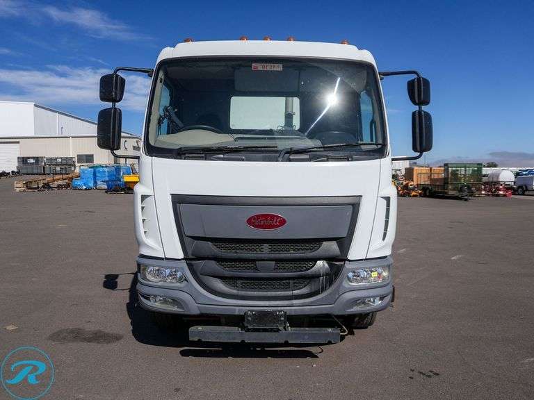 2017 Peterbilt VT651 Street Sweeper - Roller Auctions