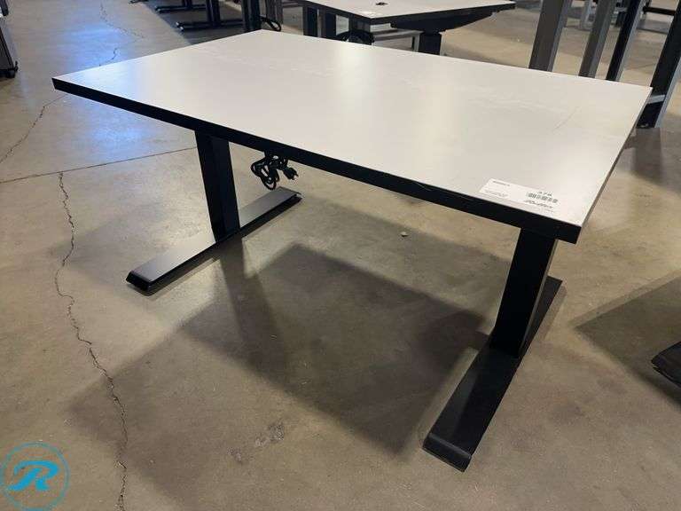 Electric Adjustable Height Desk, 46" x 29"