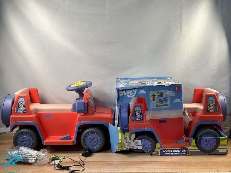 (2) Bluey 6V Ride On Car- Used/ Untested & Used/ Customer says Doesn't Charge Properly/ Damaged - Roller Auctions