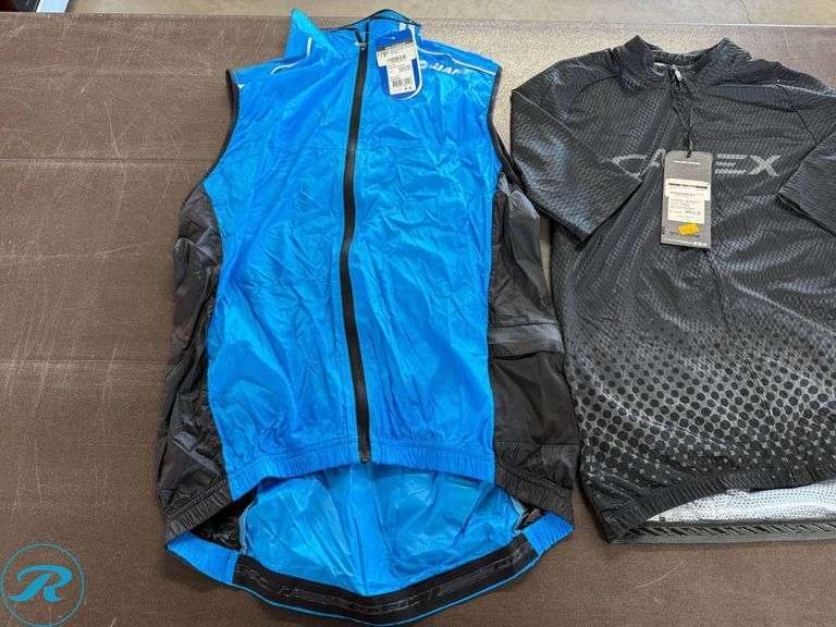 Giant Cycling Men’s Apparel: ONT Tour Jerseys and (2) Superlight Wind Vest, Size M - Roller Auctions