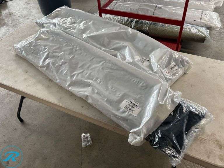 (2) Race Face T2 Tailgate Pad, Mid Size - Roller Auctions