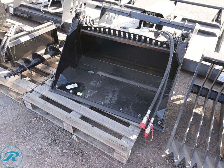 New I-Ranch IRLB Hydraulic 4-in-1 Bucket to Fit Mini Skid Steer Loader, 40" - Roller Auctions