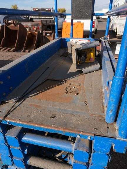 Upright MX19 Electric Scissor Lift, 18' Lift Height, Not Running - Roller Auctions